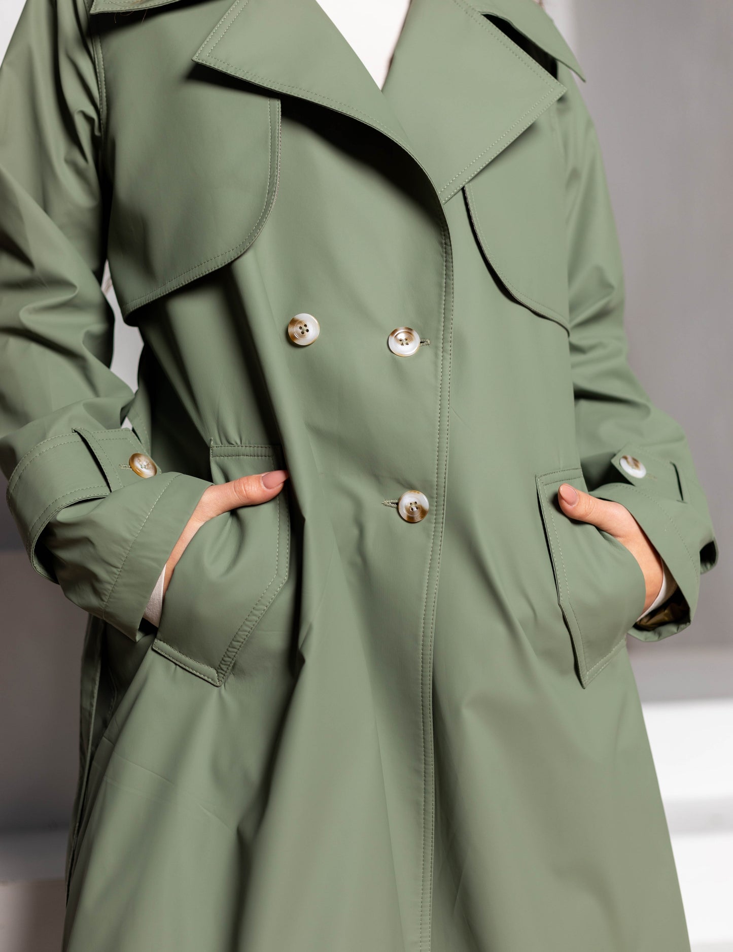 Waterproof leather trench coat, lined and water-resistant