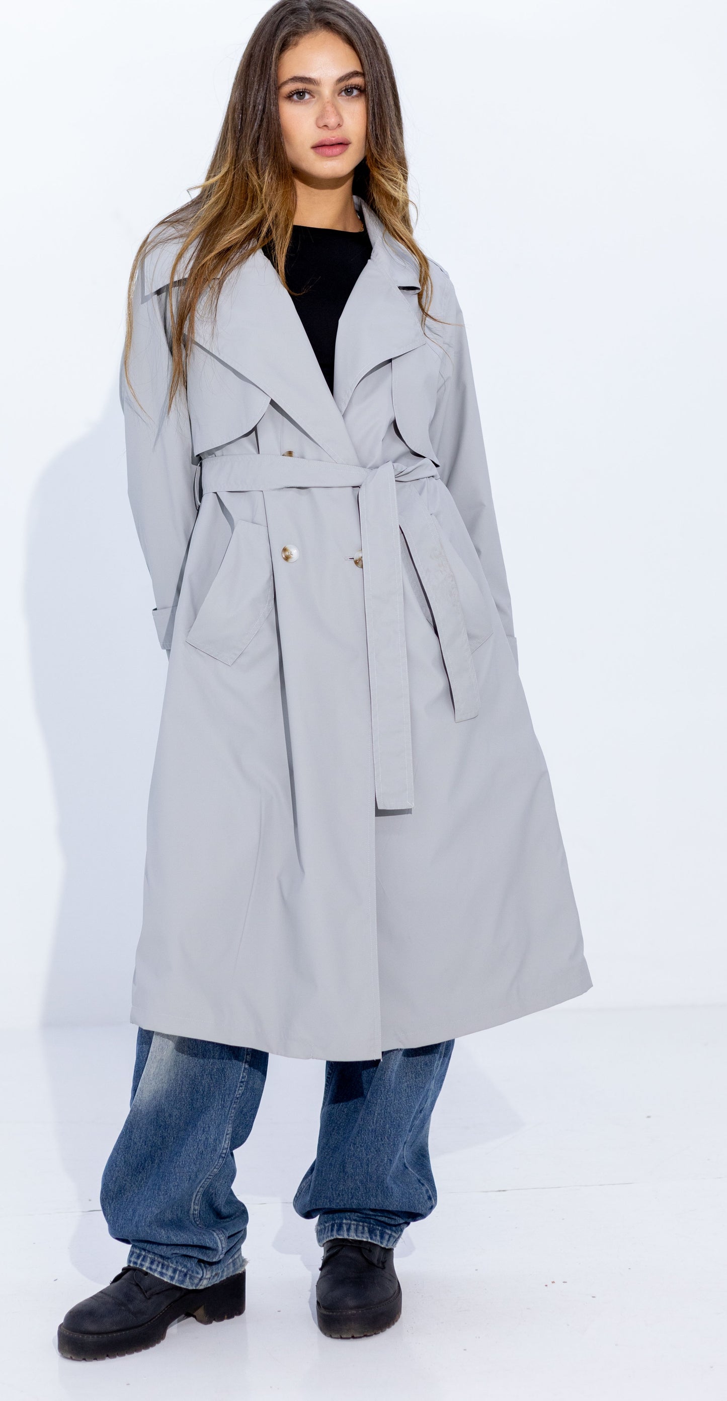 Waterproof leather trench coat, lined and water-resistant