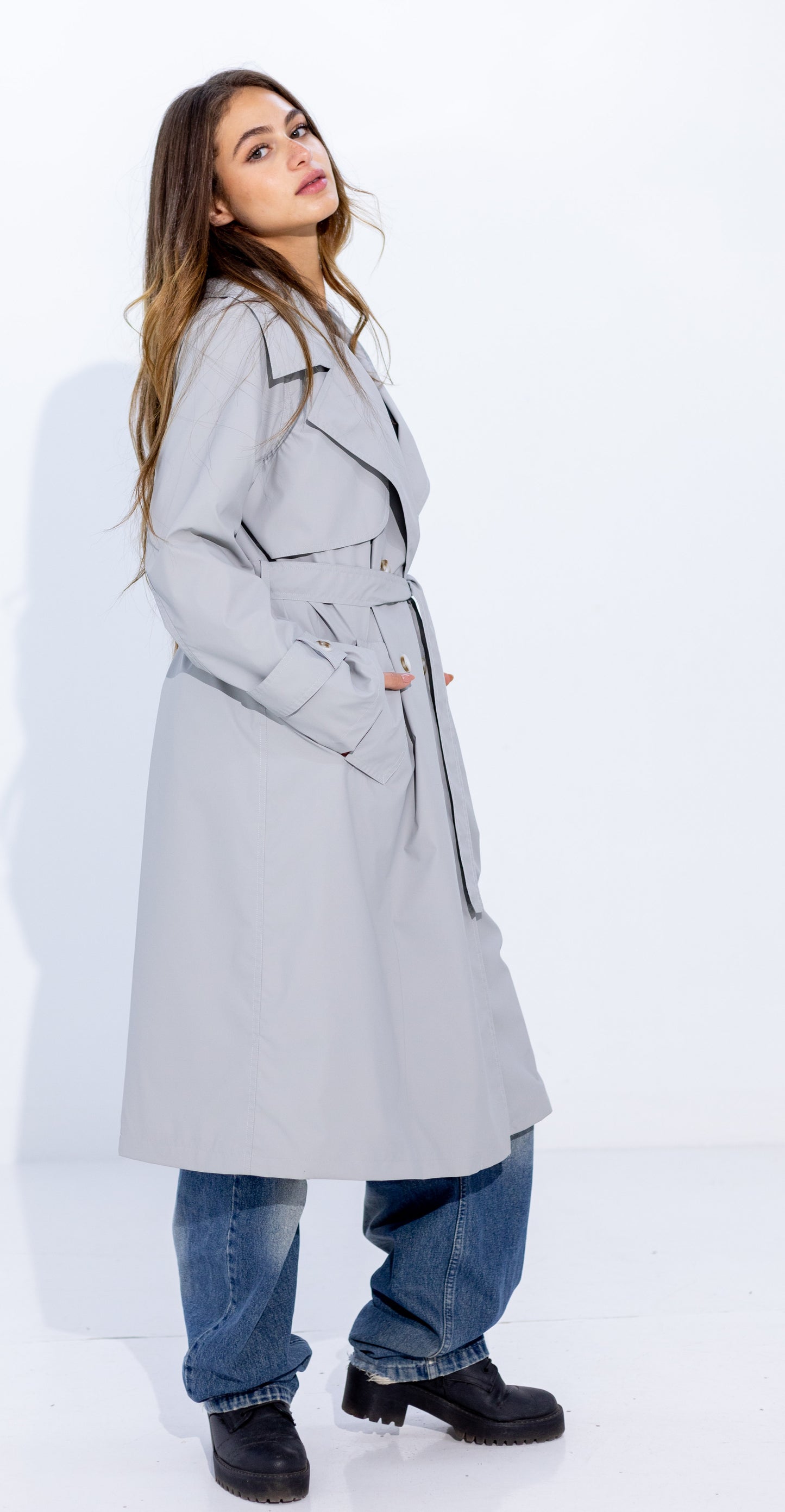 Waterproof leather trench coat, lined and water-resistant