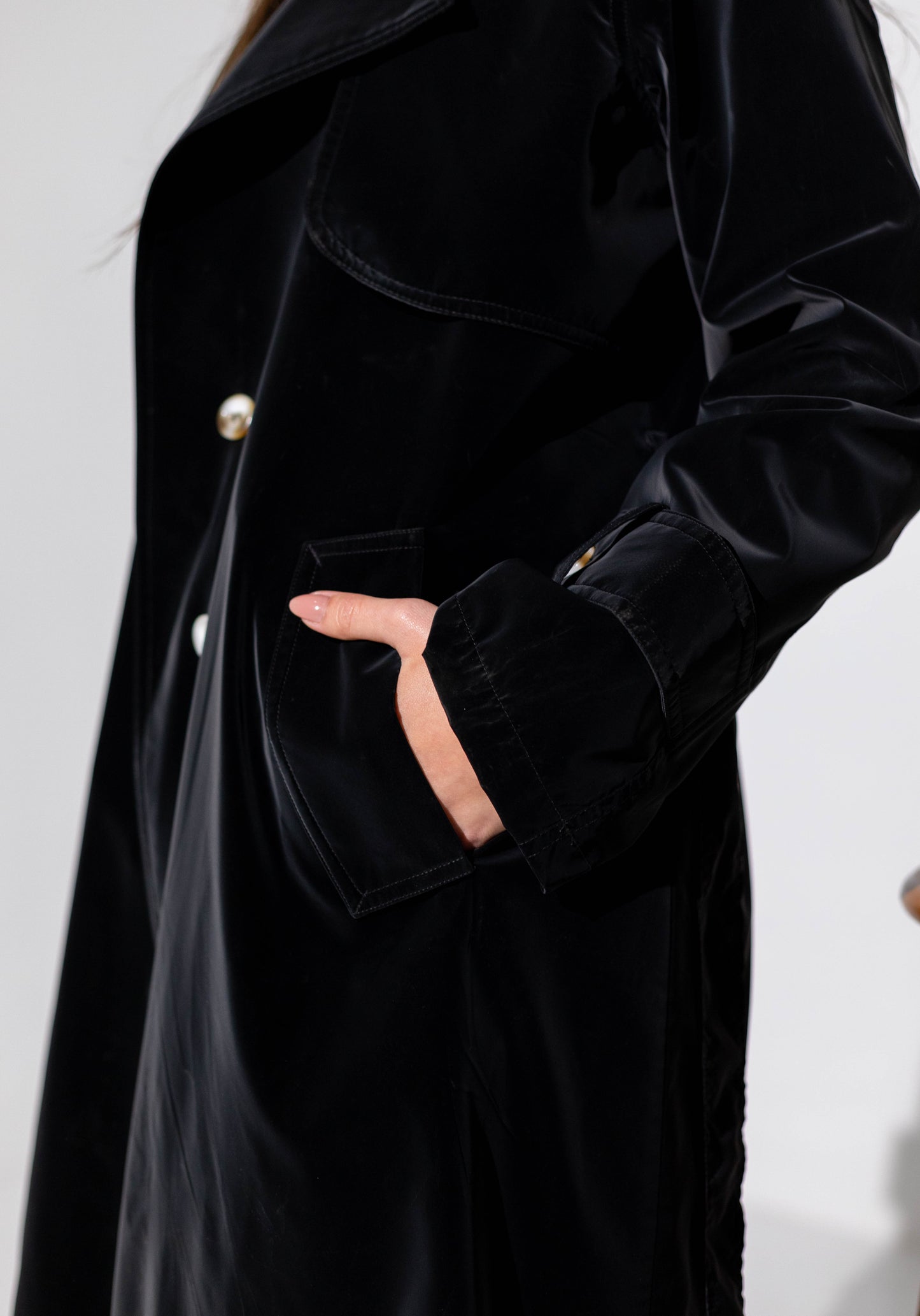 Waterproof leather trench coat, lined and water-resistant