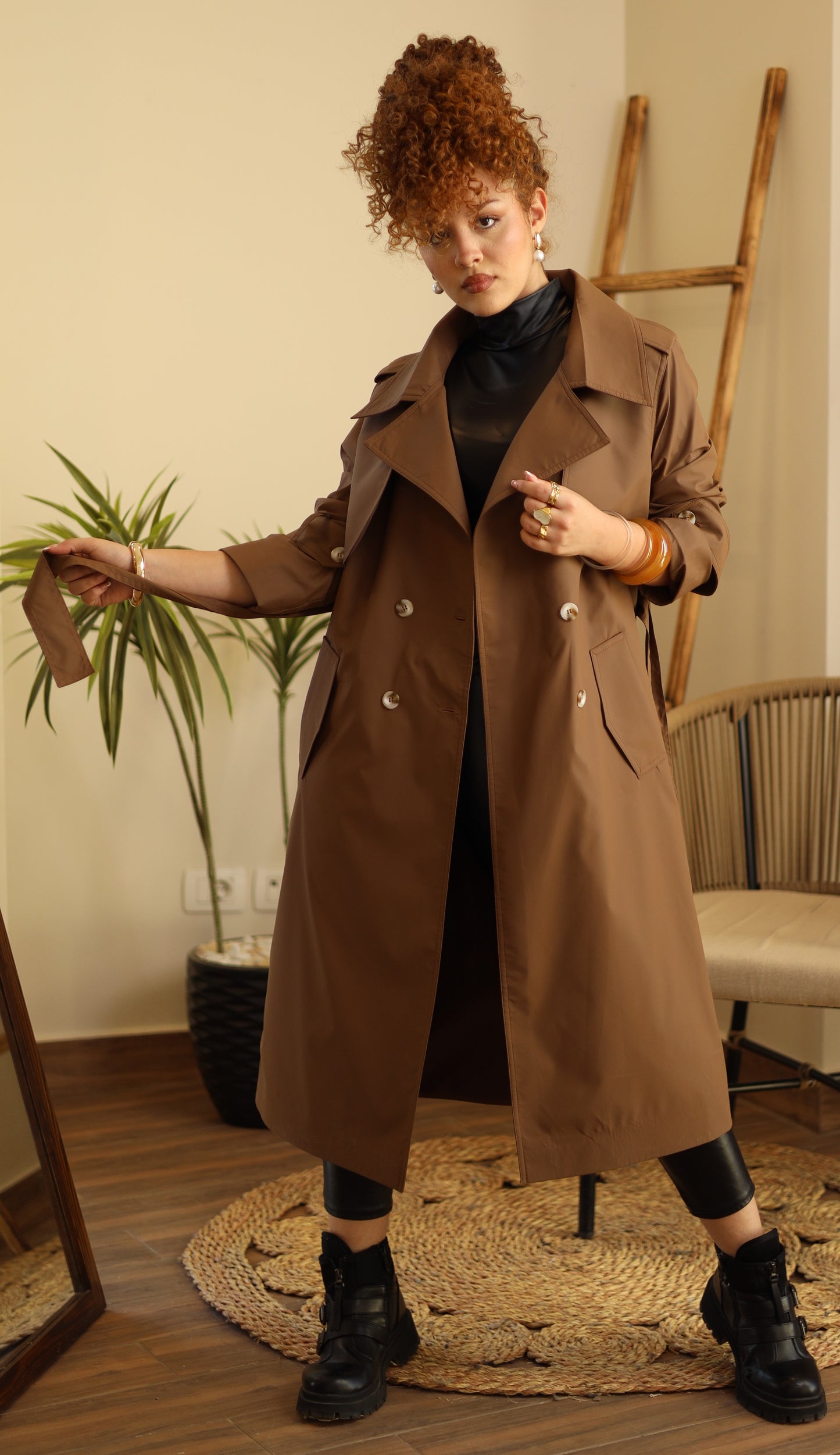 Waterproof leather trench coat, lined and water-resistant